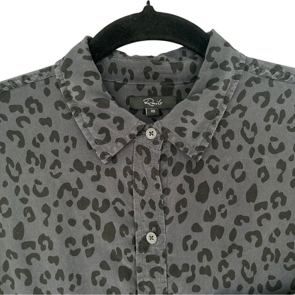 RAILS Kate Onyx Cheetah Silk Button Down Animal Print Shirt Women's Size XS - Picture 3 of 9